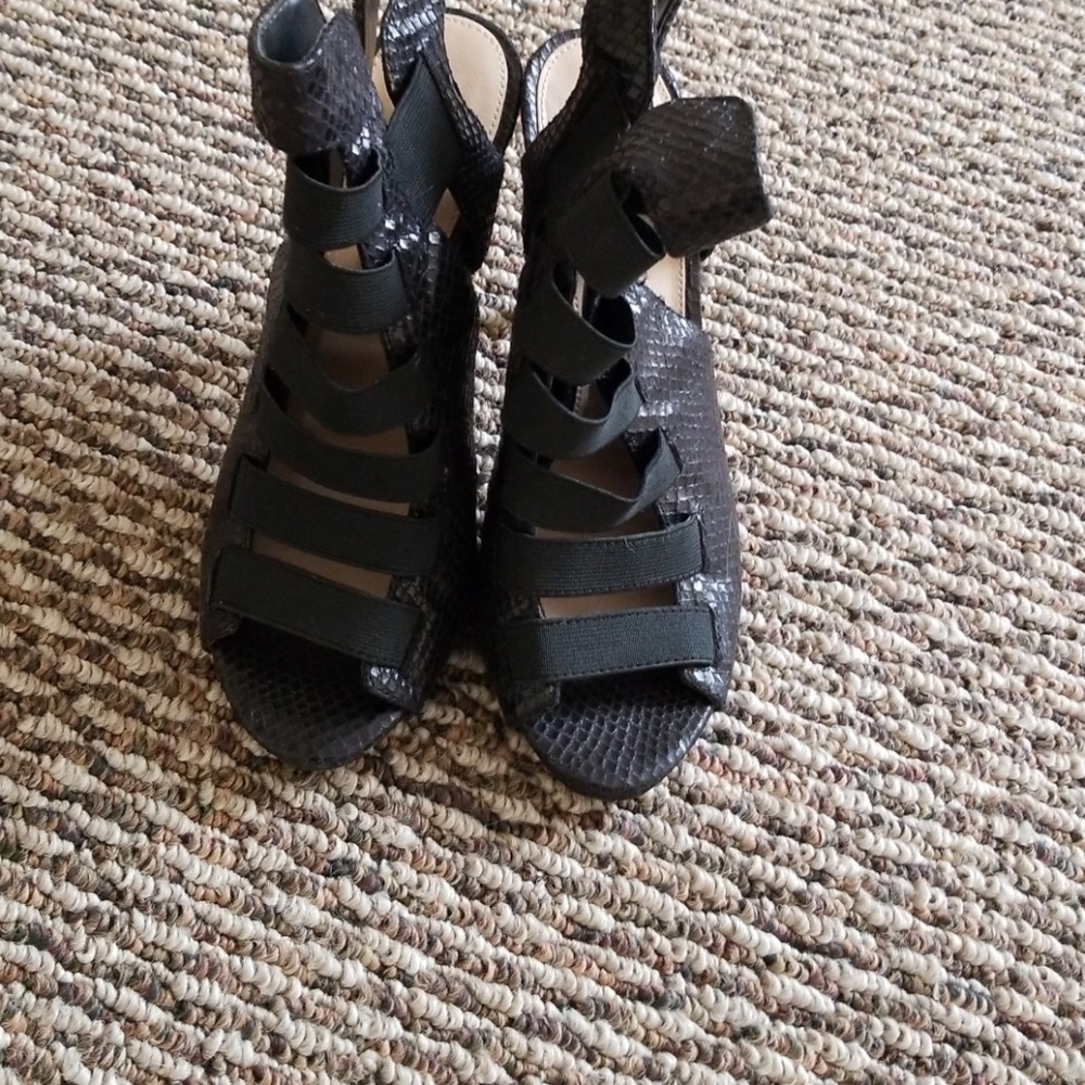 guess black sandals